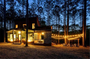 Brand New Luxury 2 Bedroom with Loft and Spa Sleeps 10